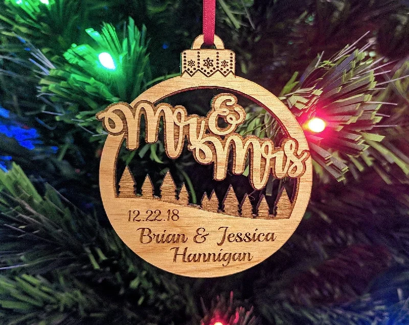 Mr and Mrs Christmas Ornament Engraved Personalized Rustic Holiday Wedding Gift Favor for Bride Groom Couples Just Married Ornaments Custom