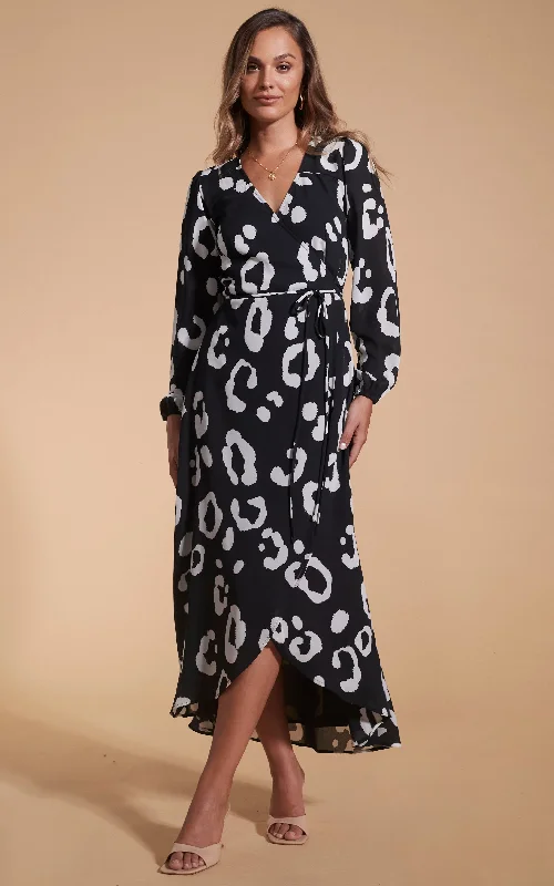 Jagger Maxi Dress In Oversized Mono Leopard